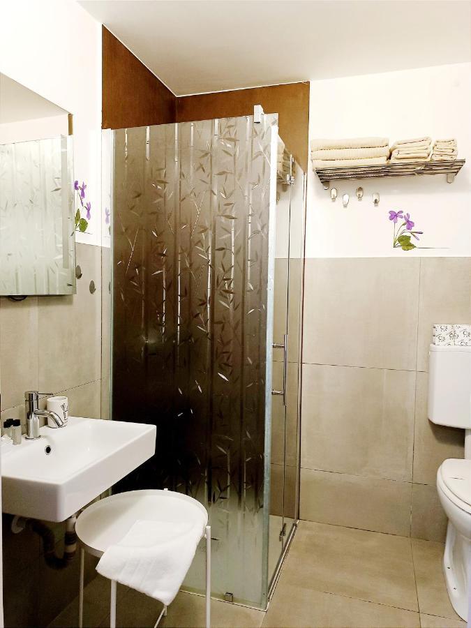 Stanza Con Bagno Privato Orvieto Centro Storico, Aria Condizionata Netflix Vicino Al Pozzo Della Cava-Affittacamere "Carvajal Rooms" Bagian luar foto